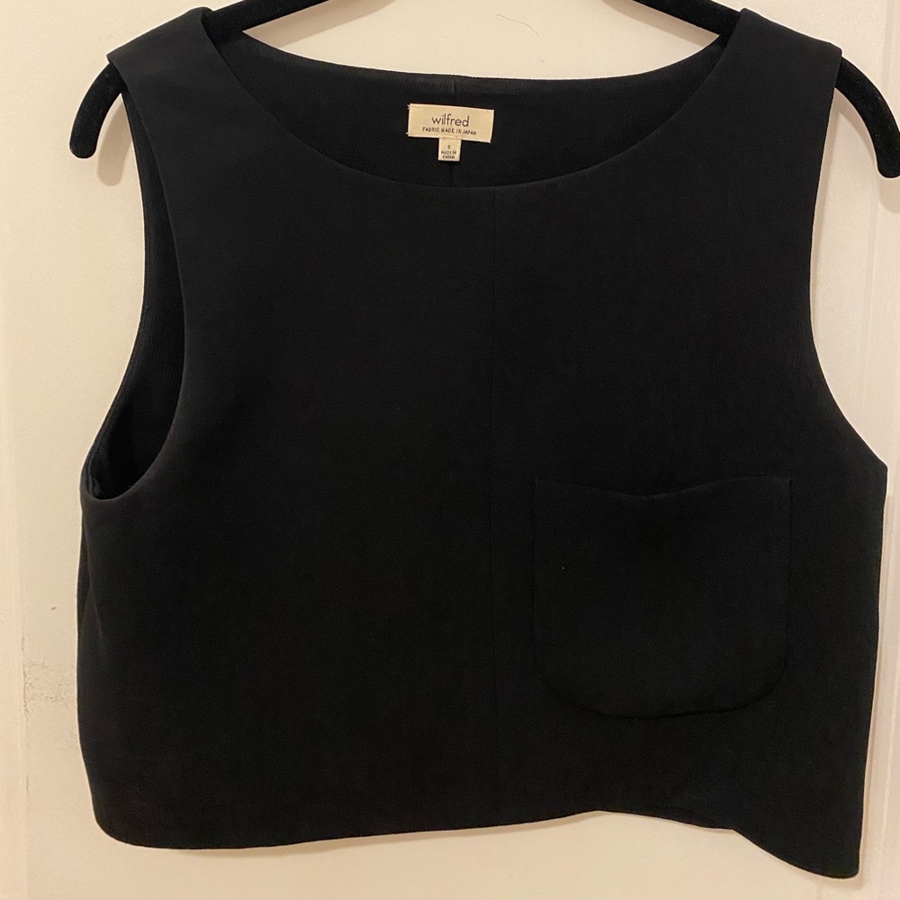 Black Aritzia crop top